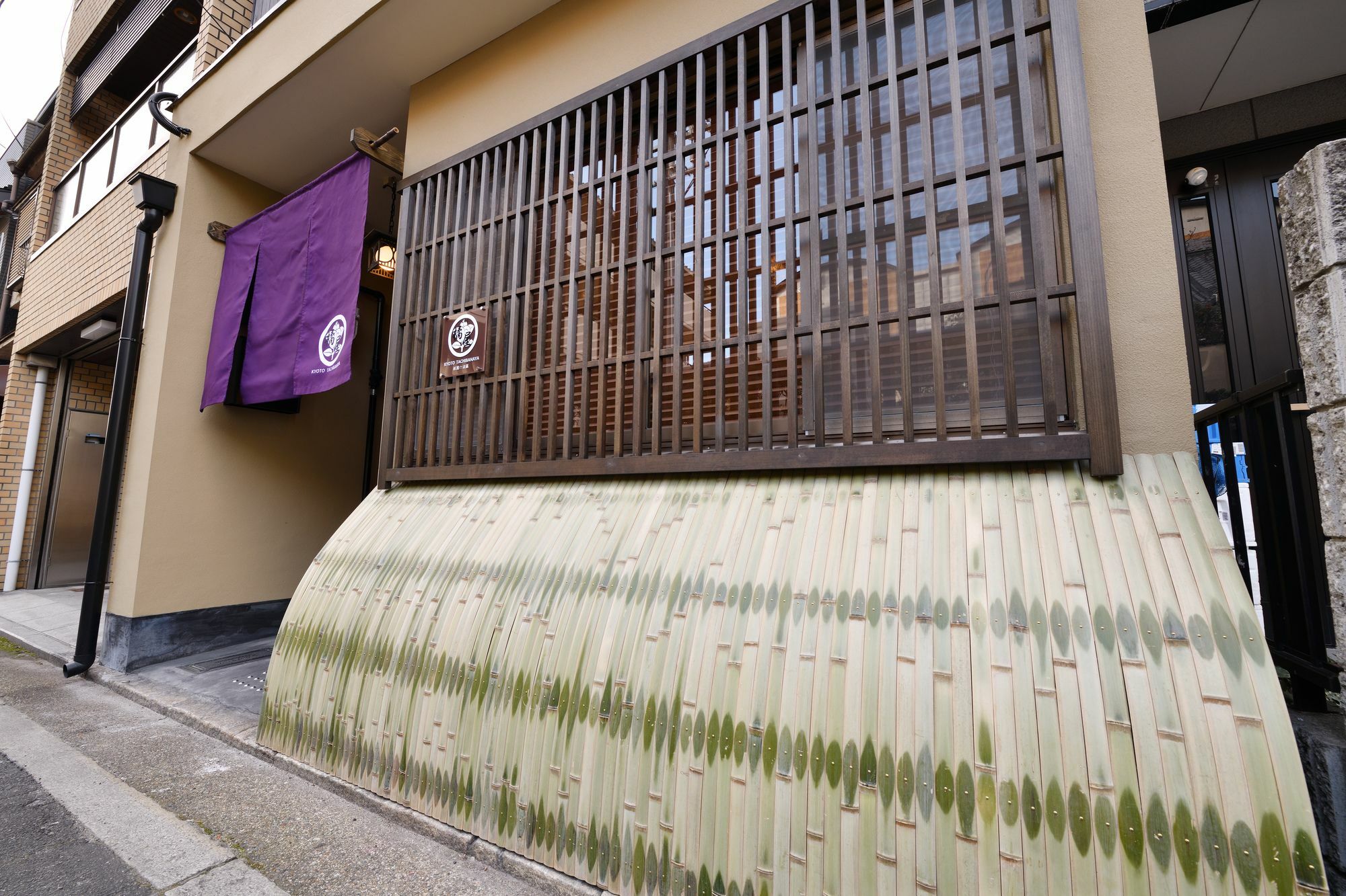Отель Kyoto Tachibanaya Gion Rokuhara Экстерьер фото